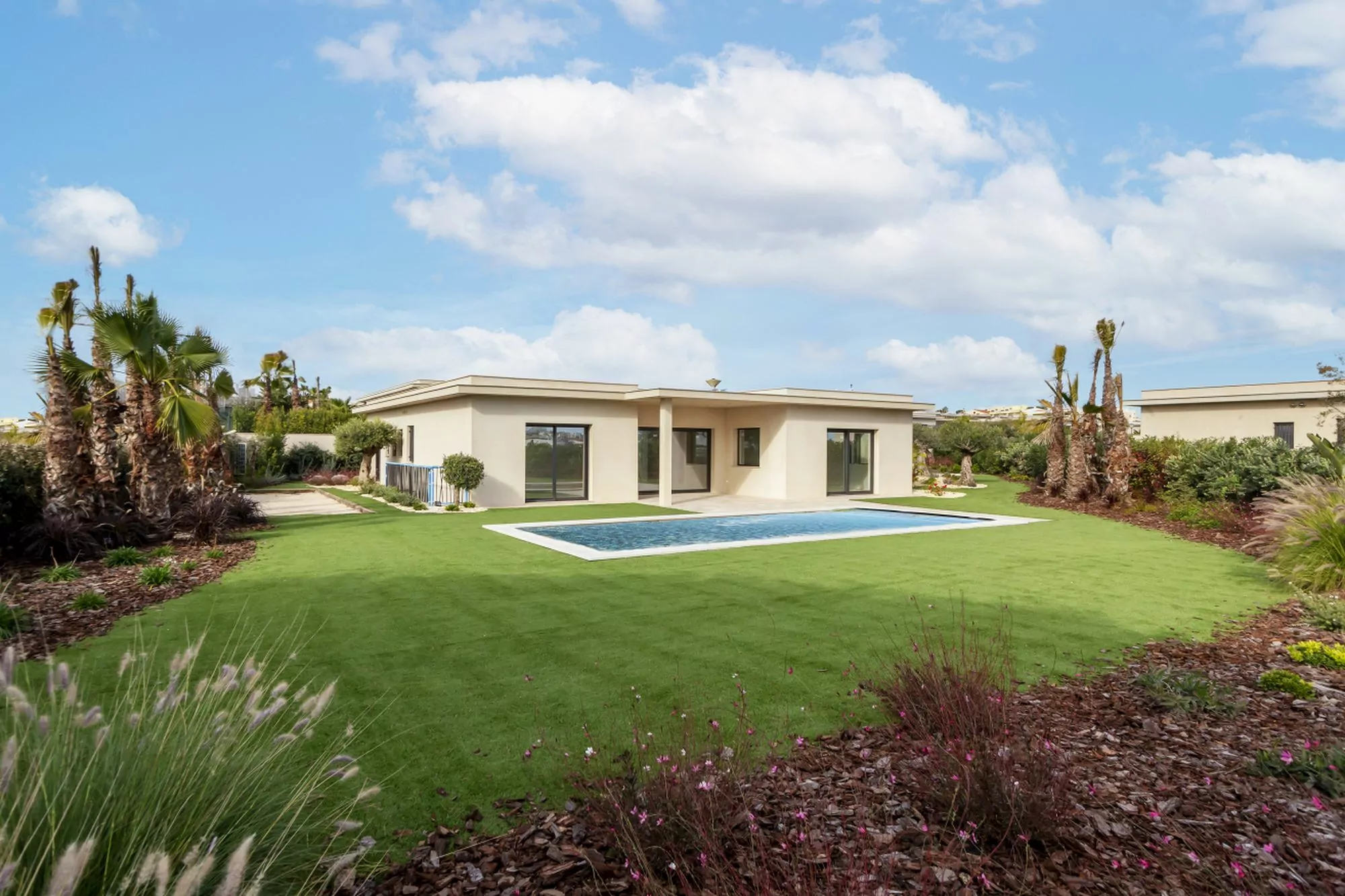Moradia de prestígio em Faro com piscina e jardim paisagístico, Quinta de Faro, dezembro de 2024